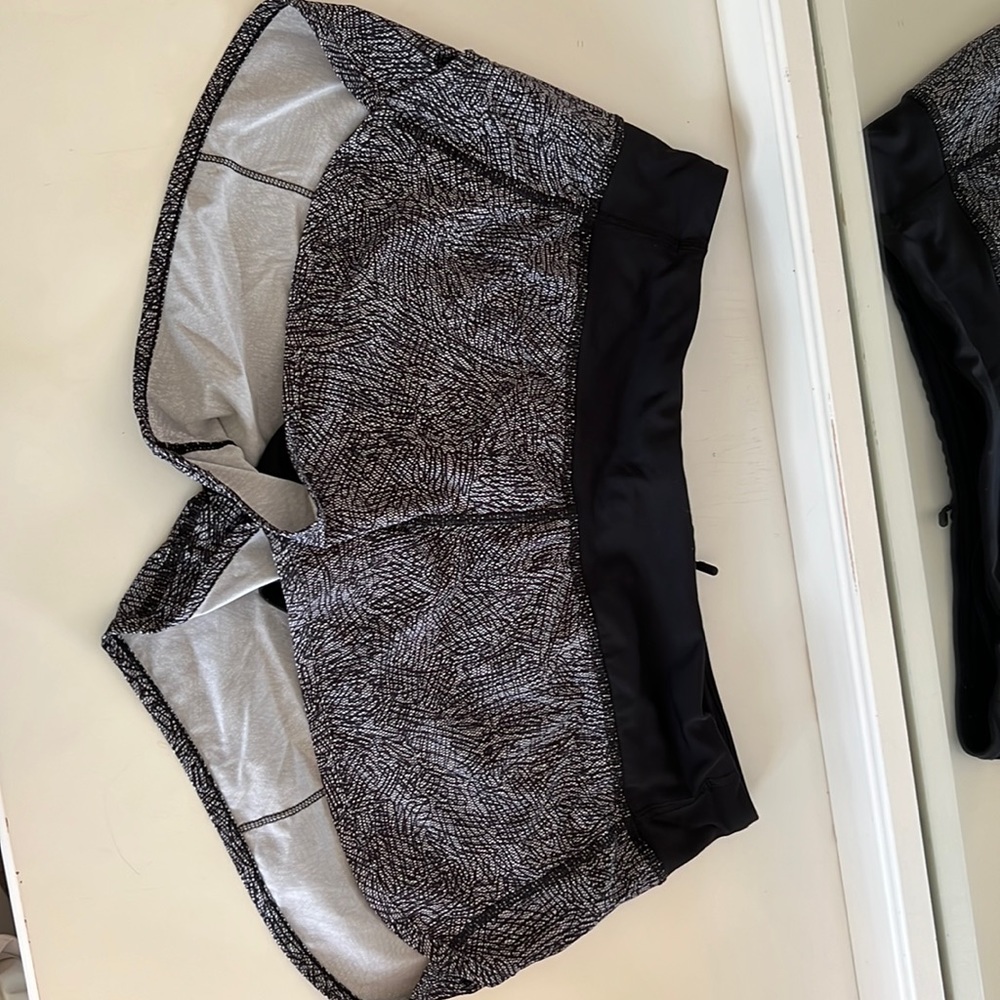 Lululemon size 6 speed up short.